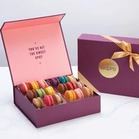 Fenêtre cadeau de boîte de chocolat en matériau recyclé pour truffes revêtement UV gaufrage stratification mate pour emballage alimentaire cadeaux de chocolat