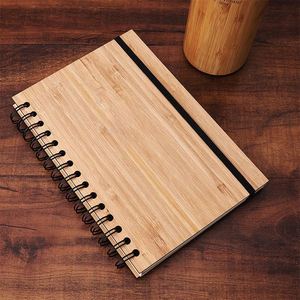 Set de Regalo de Empresa Estilo Madera: Termo al Vacío, Cuaderno A5 de Tapa Dura, Bolígrafo Roller de Metal, Llavero y Caja de Papel Kraft - Product Image 4