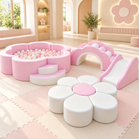 Set Permainan Lunak Warna Pink Putih Pastel dengan Kolam Bola Bunga, Blok Busa, Panjat, dan Seluncuran untuk Taman Bermain Dalam Ruangan Balita dan Sewa Pesta