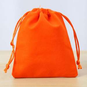 Petit sac à bijoux en velours écologique avec cordon de serrage, 7*9 cm, avec logo personnalisé estampé à chaud en or - Product Image 3