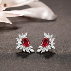 Pendientes de Mujer MUSHAN, Plata de Ley S925, Chapados en Oro Verdadero, Alas de Ángel, Color Rojo Sangre de Pichón Sintético Artificial - Product Image 2