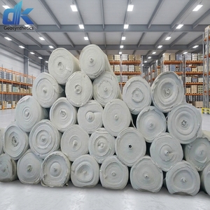Géotextile non tissé en PET de 800 GSM, anti-vieillissement, haute résistance, fabriqué en Chine, pour la protection des pentes et <span class=keywords><strong>le</strong></span> drainage des autoroutes et des routes rurales - Product Image 1