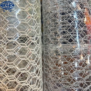 Malla de <span class=keywords><strong>Alambre</strong></span> Hexagonal de Doble Torsión Recubierta de PVC Galvanizada para Cercas de Aves de Corral - Product Image 2