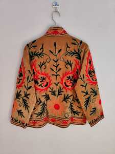 Chaqueta Suzani de Terciopelo Bohemia, Abrigo Floral Bordado a Mano, Prenda Exterior Tribal Vintage Boho, Chaqueta con Bordado Uzbeco Artístico - Product Image 4