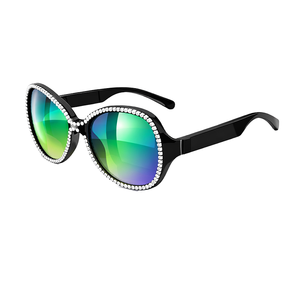 แว่นกันแดดไร้สาย F07 Max Green Luxury สำหรับผู้หญิง พร้อมหูฟังในตัว ช่องเสียบชาร์จ Type-C เล่นเพลง รับสายโทรศัพท์ - Product Image 1