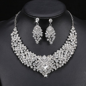 Nuevo collar de novia Accesorios de boda al por mayor Conjunto de dos piezas de amarillo, verde, azul y blanco Conjunto de joyería opcional de cuatro colores - Product Image 1