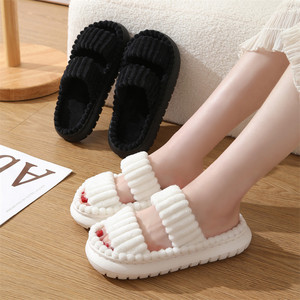 Tongs douillettes pour femmes, style simple à bout ouvert, en peluche avec fourrure moelleuse et semelle extérieure en EVA amortie, idéales pour l'hiver - Product Image 1