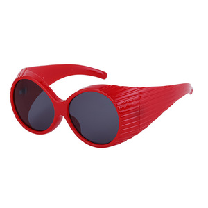 Lunettes de soleil rondes rouges pour femmes, protection UV400, verres en PC, style tendance, pour performance scénique transfrontalière - Product Image 1