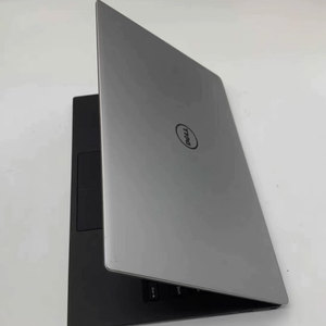 Portátil Dell XPS 13 9360 Usado, Core i5 de 7ª Generación, 8GB de RAM, 256GB SSD, Gráficos Dedicados en Inglés, 2.7ghz, para Juegos y Estudiantes - Product Image 4