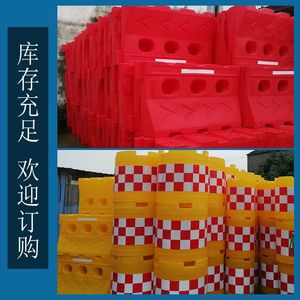 แผงกั้นจราจรแบบเติมน้ำ NonO ขนาด 1.8 เมตร สีเหลืองแดง รั้วสูงพร้อมลูกศรสำหรับความปลอดภัยบนท้องถนน - Product Image 2