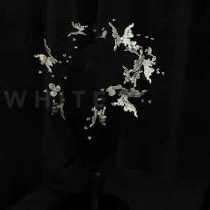 Nuevo diseño original, hecho a mano, tocado de mariposa etéreo y brillante, un accesorio de alta gama para vestidos de gala y de novia. - Product Image 4