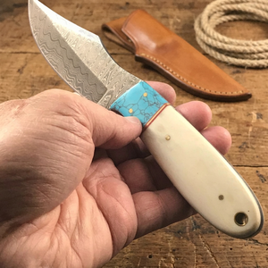 Cuchillo Skinner de Acero de Damasco Hecho a Mano con Hoja Recta y Punta Caída, Incrustaciones de Turquesa y Mango de Hueso de Camello, Grado Industrial OEM/ODM - Product Image 4