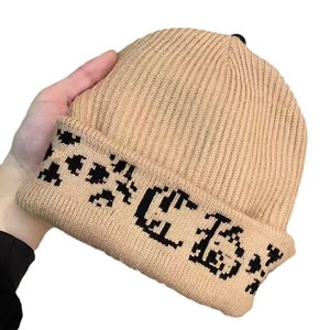Berretti Colorati Personalizzabili con Logo Ricamato, Unisex, in Acrilico Lavorato a Maglia, Caldi Cappelli Invernali - Product Image 5