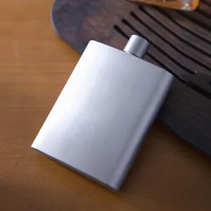 Gourde en titane légère et durable de 100 ml pour les aventures en plein air - pour la randonnée, le camping, les voyages - Product Image 3