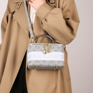 Bolso de Hombro Pequeño Cuadrado Multifuncional de Alta Gama para Mujer, Bolso de Mano Moderno con Forro de Poliéster - Product Image 4