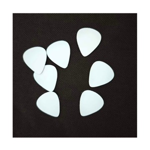 แผ่นเปล่าสำหรับทำปิ๊กกีตาร์แบบเคลือบเงาสีขาวสำหรับงานซับลิเมชั่น ขายส่ง ปิ๊กกีตาร์อะลูมิเนียมสำหรับงานซับลิเมชั่นแบบพิมพ์เองได้ - Product Image 3