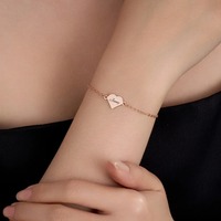 Bracelet personnalisé en or 18 carats plaqué or avec nom en forme de cœur, bracelet à breloques multi-cœurs gravé au laser en acier inoxydable 316L, OEM ODM