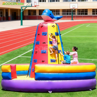 Équipement de jeu souple pour tout-petits dans un parc gonflable avec trampoline et château gonflable, amusement gonflable