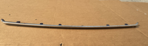 Versión USA, Franjas Decorativas Delanteras Centrales para Parrilla de TOYOTA Highlander 2024, OEM 52121-0E320 - Product Image 2