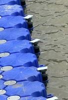 Plateforme flottante modulaire en plastique PE pour le stationnement et l'amarrage de jet-skis et de bateaux