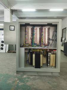 Stabilisateur de tension statique à thyristors 600 kVA, régulation triphasée <span class=keywords><strong>sur</strong></span> chaque phase, puissance réelle et fiable à 100 %, avec bypass manuel. - Product Image 2