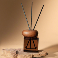Flacon diffuseur vide en verre carré haut de gamme avec bouchon à vis, gravure florale, pour huiles essentielles, usage domestique et intérieur