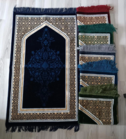 Approvisionnement direct usine – Tapis modernes à motifs variés disponibles, supporte la personnalisation de la taille et du logo, avec envers antidérapant, doux et confortable en polyester.