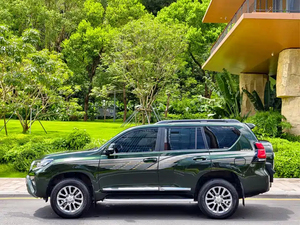 Coches usados en stock: Toyota Prado 3.5L TX-L NAVI 2018 con rueda de repuesto trasera, 4x4, 7 plazas, todoterreno. Venta al por mayor de coches de segunda mano para exportación. - Product Image 4