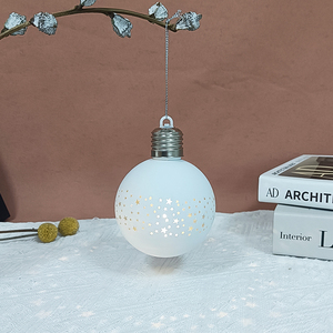 La palla <span class=keywords><strong>di</strong></span> natale bianca ha condotto la lampada <span class=keywords><strong>di</strong></span> natale decorazione <span class=keywords><strong>di</strong></span> luce a LED nuova palla appesa ornamento <span class=keywords><strong>di</strong></span> plastica lampada per la decorazione <span class=keywords><strong>di</strong></span> casa ufficio - Product Image 2