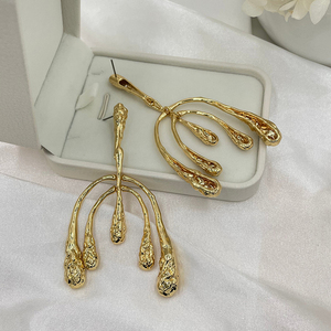 Pendientes de Metal Líquido Vanguardistas, Chapados en Oro de 18K de Alta Gama, Textura Orgánica Irregular, Pendientes Móviles de Oro Crudo para Mujer - Product Image 4