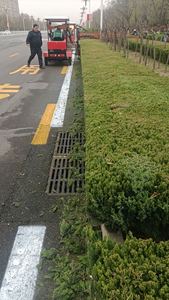 Taille-haies électrique télescopique multi-usages Tondeuse de jardin électrique pour taille-<span class=keywords><strong>haie</strong></span> à quatre roues verte - Product Image 2