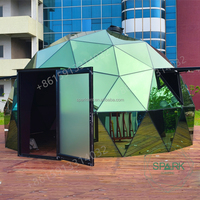 Chambre d'hôtel de luxe Dôme en verre géodésique de forme triangulaire Maison en camping