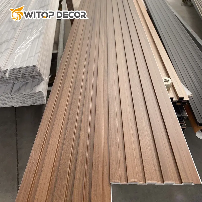 Pannelli in Wpc laminati con colori in legno ricco all'ingrosso per rivestimento murale