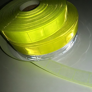 Bande de bordure en PVC réfléchissante à motif quadrillé, jaune et blanc, haute luminosité, pour vêtements de sécurité et véhicules d'ingénierie (en rouleau) - Product Image 2