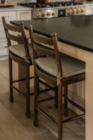 Tabourets de comptoir de style vintage en bois avec dossier festonné et assise rembourrée rayée, chaise de table à manger