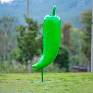 Sculpture d'art réaliste en résine de prune, surdimensionnée, avec surface mate, au design créatif et moderne, pour accent décoratif de jardin et de maison - Product Image 2