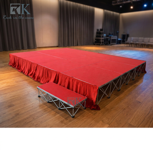 Scène de conférence avec finition moquette rouge et jupes décoratives en promotion - Product Image 2