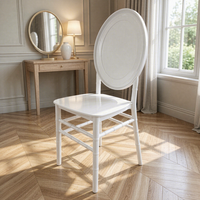 Chaises Chiavari Blanches Empilables en Résine PP pour Mariages, Chaises Napoléon Imperméables pour Banquets et Événements Hôteliers (Vente en Gros)