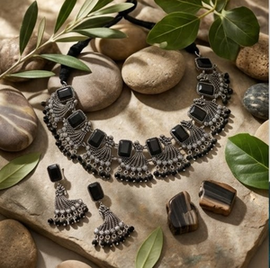 Parure Collier et Boucles d'Oreilles Artisanales en Cuivre Oxydé et Laiton pour Femme – Bijoux Ethniques Traditionnels Classiques pour Mariage, Tendance et Élégante - Product Image 2
