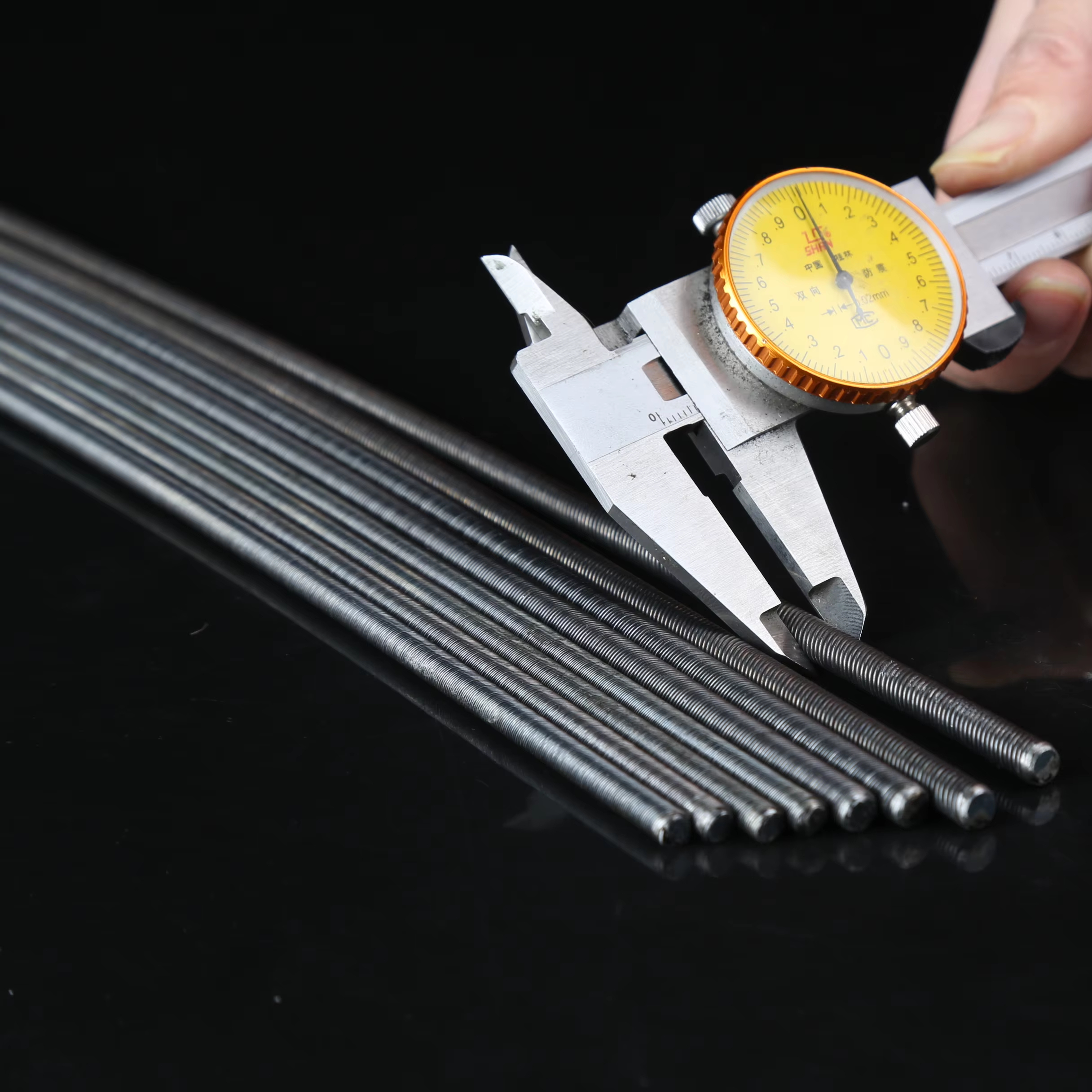 販売のための軽量で耐久性のある草刈り機用のフレキシブルシャフトを