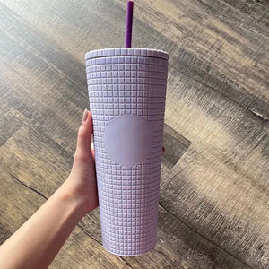 Tumbler 2025 con borchie nere opache e borchie in stile con una nuova caratteristica regalo a forma di diamante da 24 once - Product Image 6