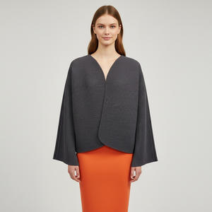 Elegante Chaqueta de Mujer de Talla Grande con Cuello Cuadrado y Manga Larga, Tejido Sólido Antiarrugas, Prenda Exterior Holgada con Pliegues, 100% Poliéster, en Stock - Product Image 2