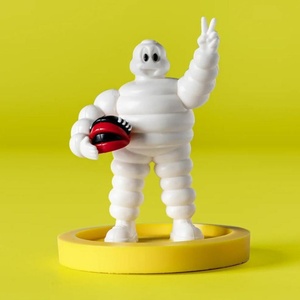 Modèle de sculpture de homme en fibre de verre, design emblématique, surface brillante, résistant aux intempéries, pour affichage publicitaire en magasin de pneus ou garage - Product Image 4