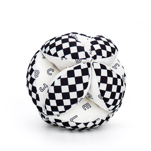 Pelotas de Actividades Sensoriales con Diseño Floral en Blanco y Negro, Juguetes Educativos Montessori para Bebés - Product Image 1