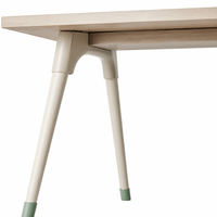 Bureau de personnel moderne et simple, très demandé, avec chaise de bureau et table d'ordinateur intégrée