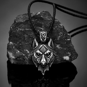 Collier pendentif tête de loup en acier inoxydable style nordique, 60 cm, design géométrique, bijoux pour homme, cadeau - Product Image 2