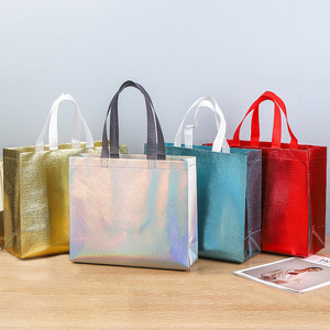 Orta boy özel Logo metalik lamine dokuma olmayan bez hediye çantası toptan geri dönüşümlü moda tasarım omuz hazır stok