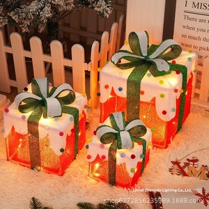 Caja de Regalo Navideña Transfronteriza, Juego de Tres Piezas, Luces LED en Forma de Flor, Funciona con Pilas, Luces Decorativas Coloridas de PVC - Product Image 4
