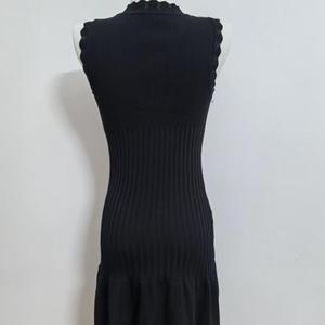 Robe mini sans manches en maille à col festonné pour femme, coupe décontractée évasée, couleur unie, respirante et sexy – En stock - Product Image 4