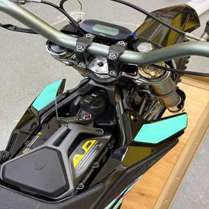 <span class=keywords><strong>Moto</strong></span> tout-terrain Surron 58v 22ah 65km/h 50km d'autonomie Conforme aux normes européennes Prêt pour la vente Nouveau modèle 2026 - Product Image 4